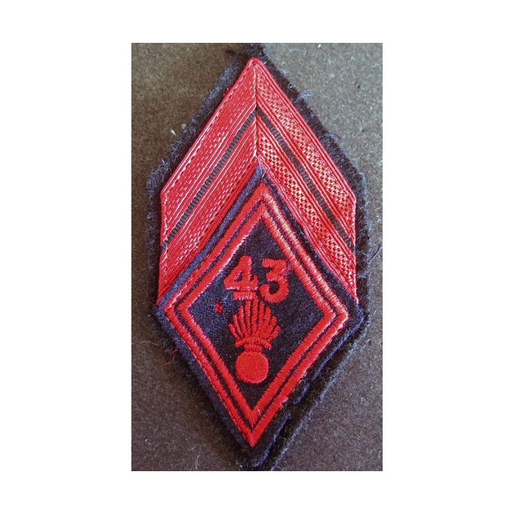 LOSANGE DE BRAS MODÈLE 45 :  Caporal du 43° régiment d'infanterie