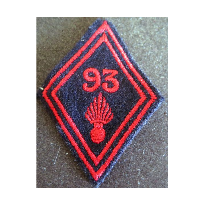 LOSANGE DE BRAS MODÈLE 45 :  troupe du 93° régiment d'infanterie