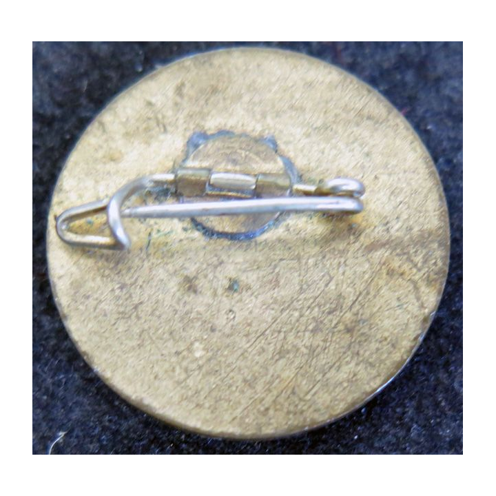 Broche de la croix rouge en émail (avec défauts surfaciques) diamètre 2,2 cm