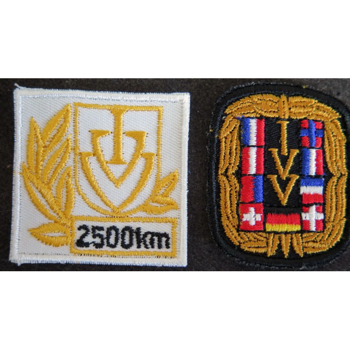 ALLEMAGNE : 2 Insigne tissus de IVV International Volkssportverband 2500 Km