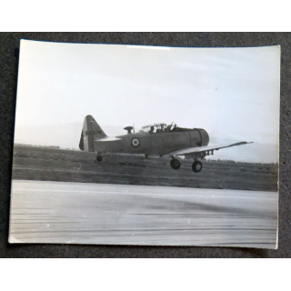 Photo argentique 12 x 9 cm sur la guerre Algérie : T6 décollant