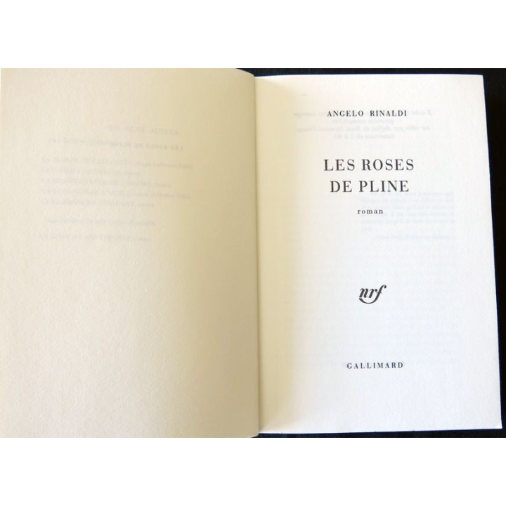 Les roses de Pline de Angelo Rinald aux Editions Gallimard