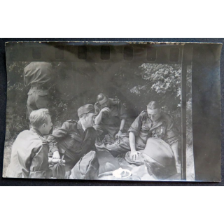 Photo argentique 24 x 18 cm : photos de combattants très décorés (Bigeard avec le colonel du CP20 ?)