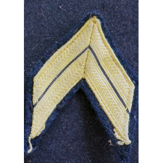 Galon de Caporal appelé de chasseur alpin jonquille sur tissu bleu noir