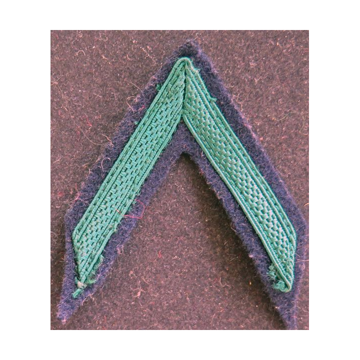 Galon de 1° Classe de la Légion étrangère vert sur fond bleu noir