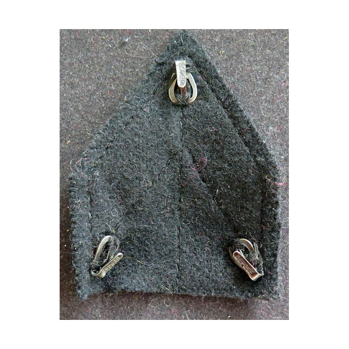 Galon de Caporal bleu foncé sur tissu bleu noir avec crochets