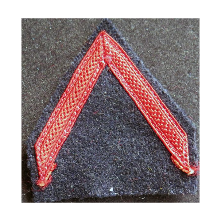 Galon de 1° Classe PDL rouge sur tissu  bleu noir