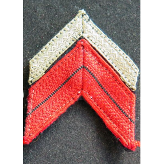 Galon de Brigadier Chef rouge et argent sur fond bleu noir