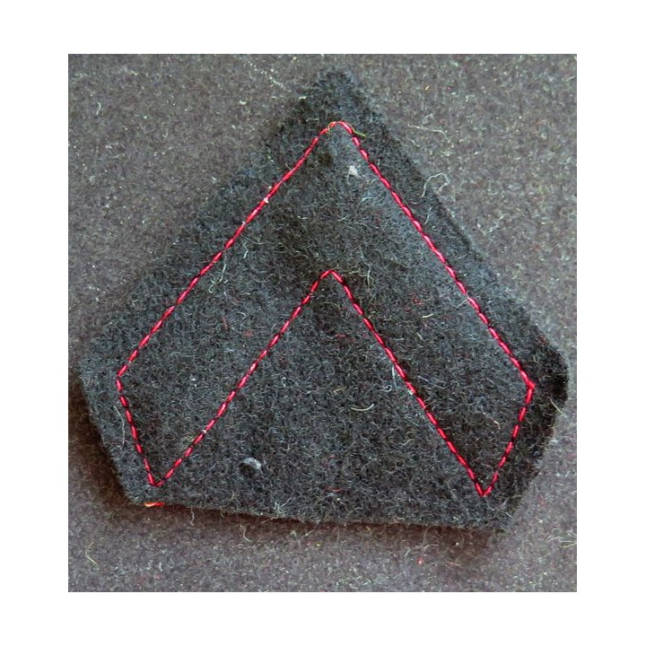Galon de Caporal appelé sur tissu bleu noir