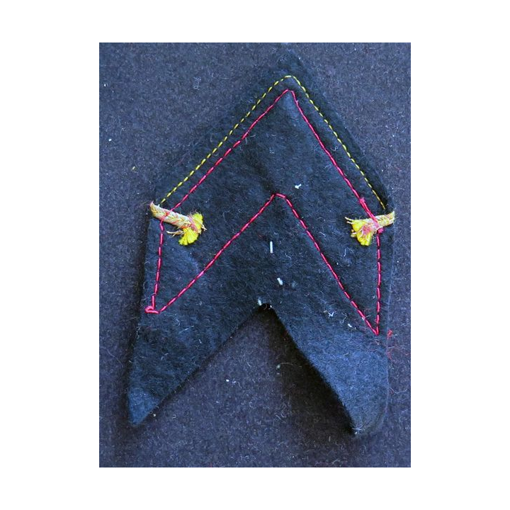 Galon de Caporal ADL sur tissu bleu noir