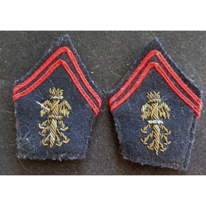 paire de soutache (insigne de col) de breveté de l'école de guerre de régiment d'infanterie en cannetille