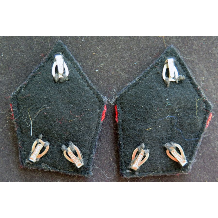 paire de soutache (insigne de col) de breveté de l'école de guerre de régiment d'infanterie en cannetille