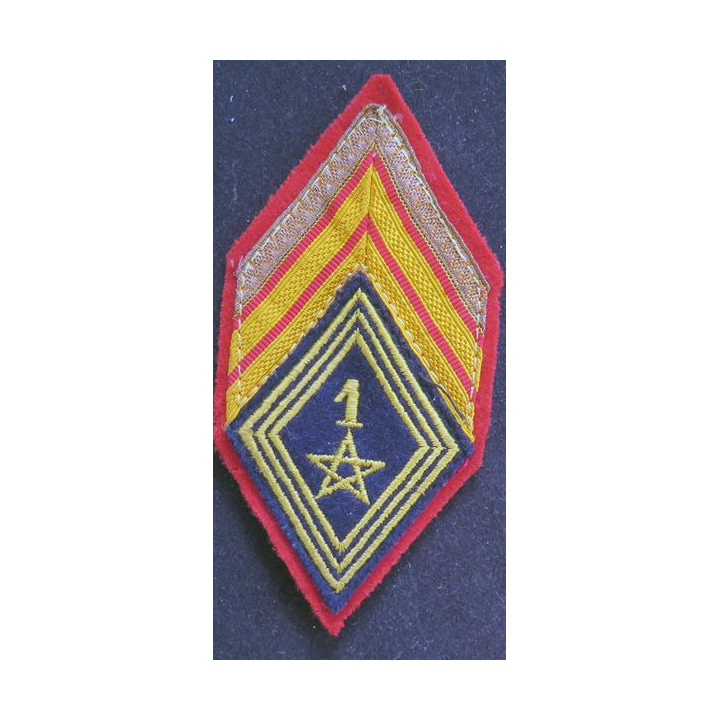 LOSANGE DE BRAS MODÈLE 45 :  brigadier chef du 1° régiment de spahis actuel
