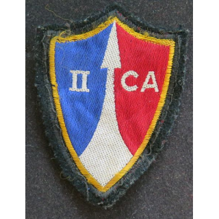 2° CA : insigne tissu du 2° Corps d'armée avec chiffre avec 4 crochets arrière