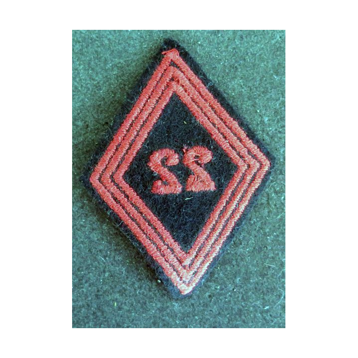 LOSANGE DE BRAS MODÈLE 45 : insigne  inconnu ? 22° régiment de cuirassiers ???