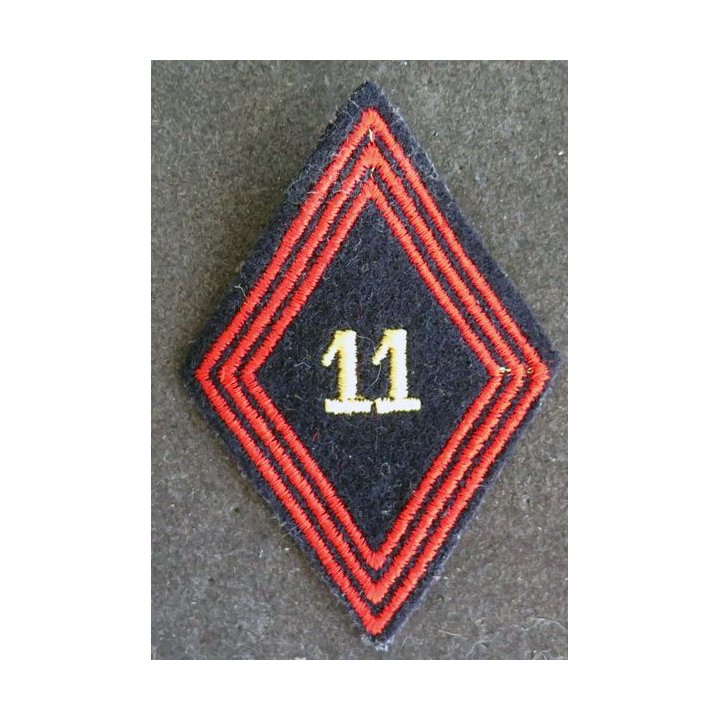 LOSANGE DE BRAS MODÈLE 45 :11° régiment du génie cadre avec 3 soutaches ???