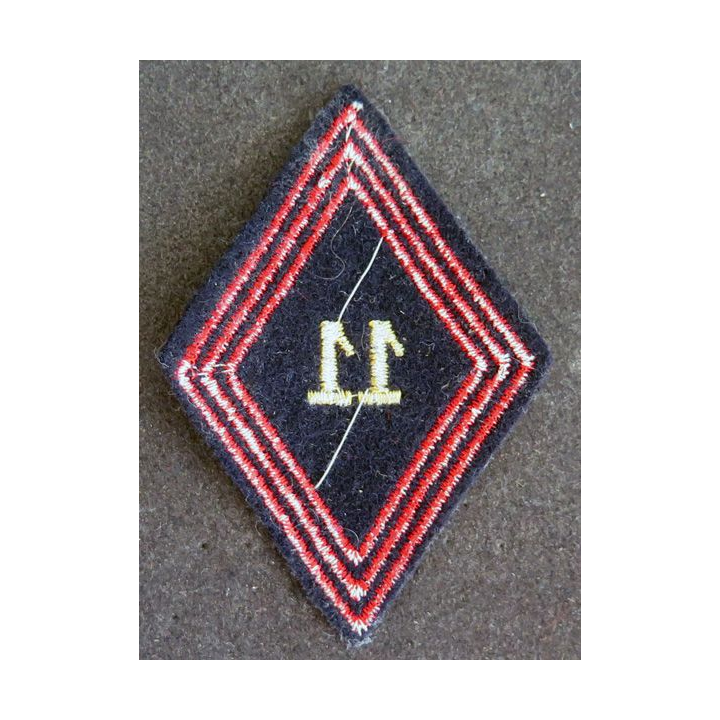 LOSANGE DE BRAS MODÈLE 45 :11° régiment du génie cadre avec 3 soutaches ???