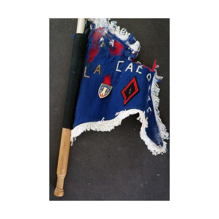 Fanion 27 x 32 cm de la Calotte d'escadron du 1° régiment de cuirs (mangé par les souris)