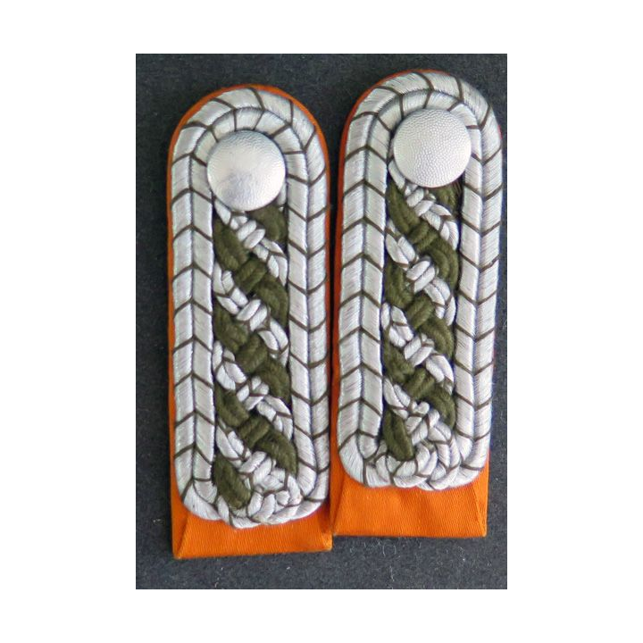ALLEMAGNE : paire d'épaulette de maître de Gendarmerie (WWII ?)