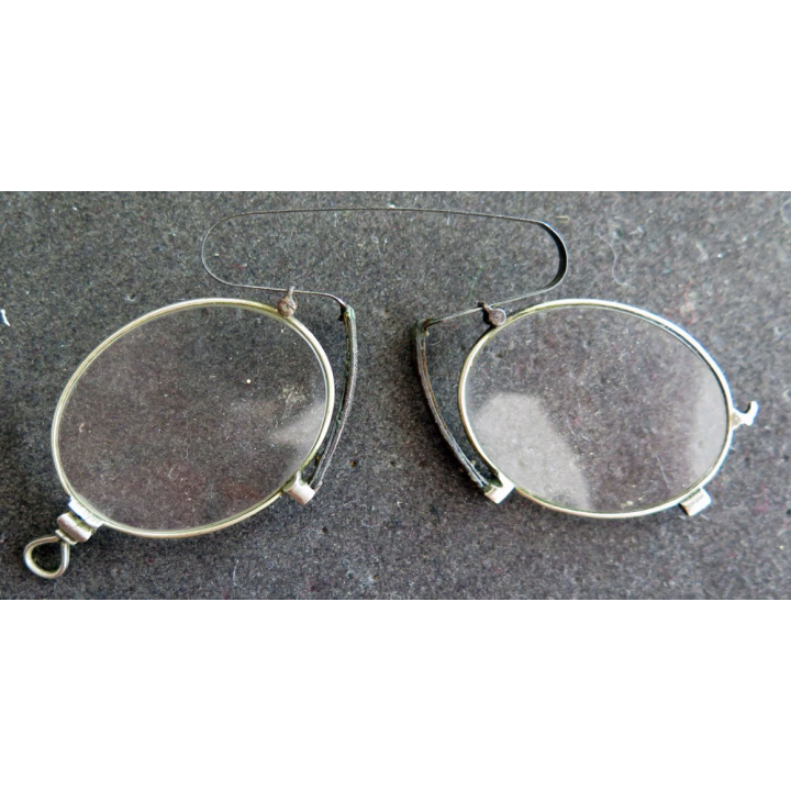Anciens l'ornons de vue binocle ou paire de lunettes pince nez