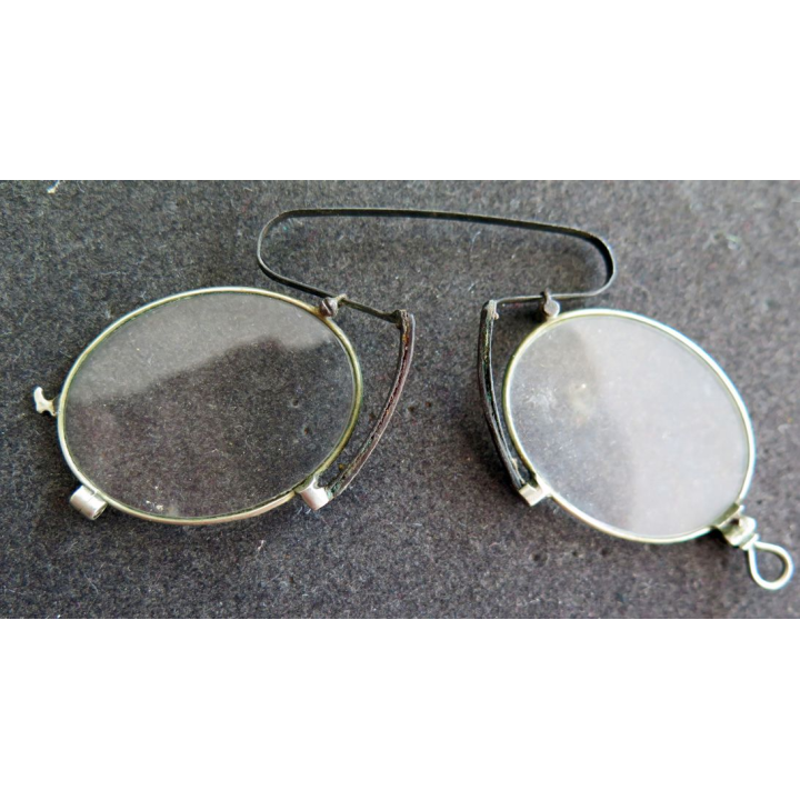 Anciens l'ornons de vue binocle ou paire de lunettes pince nez