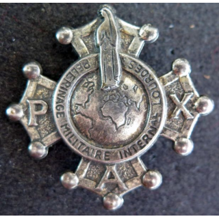 PMI : insigne du pèlerinage militaire international de Lourdes embouti et argenté