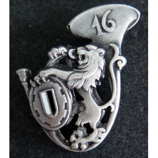 16° GCP : insigne du 16° groupe de chasseurs portés de fabrication Drago Paris G. 1165 épingle à bascule
