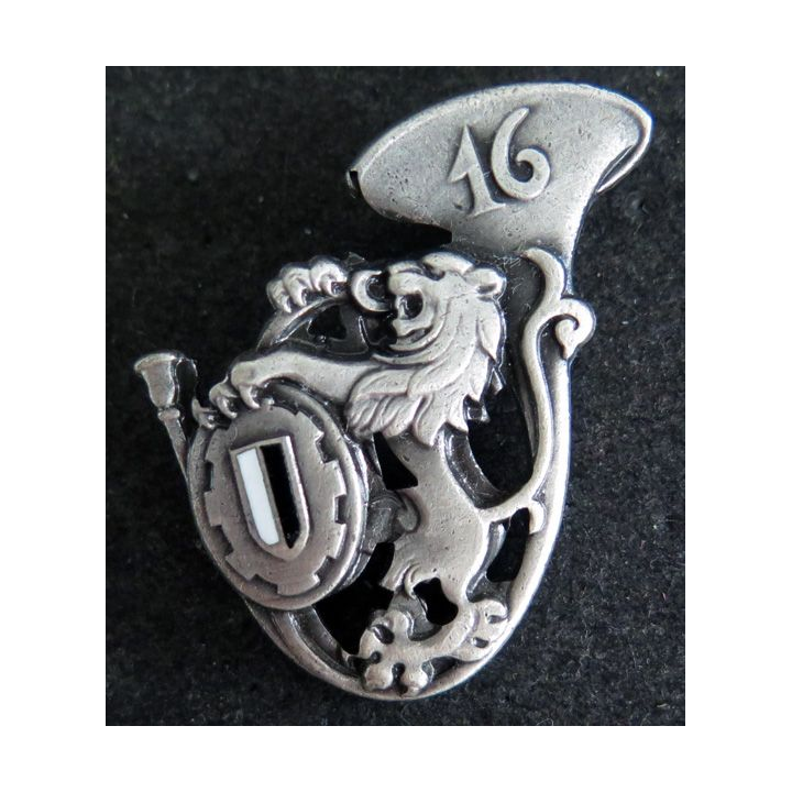 16° GCP : insigne du 16° groupe de chasseurs portés de fabrication Drago Paris G. 1165 épingle à bascule