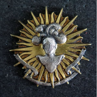 2° RC : insigne métallique du 2° régiment de cuirassiers de fabrication Drago Paris G. 1063 attache cassée