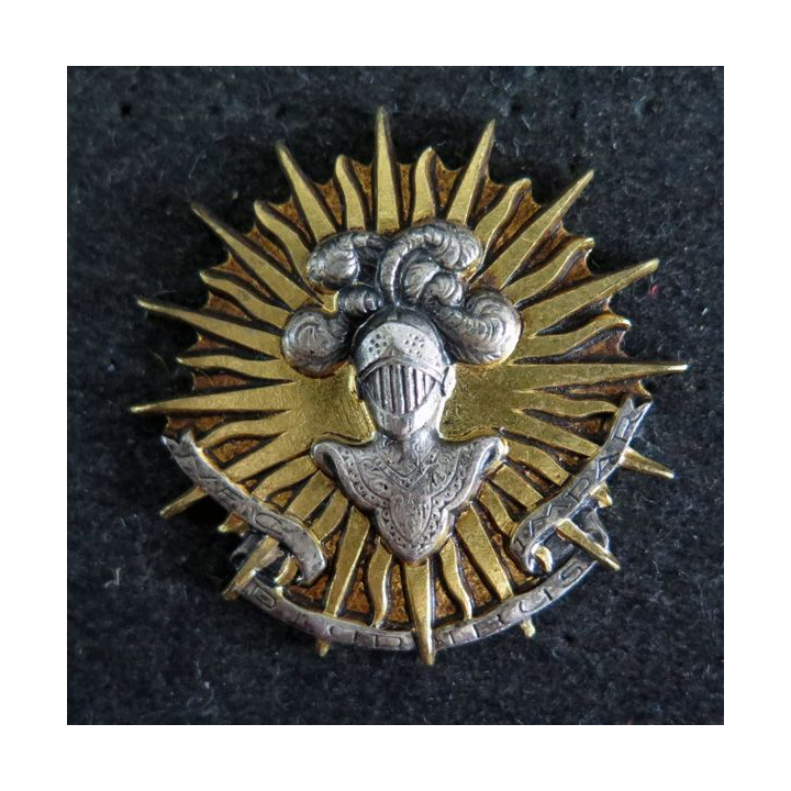 2° RC : insigne métallique du 2° régiment de cuirassiers de fabrication Drago Paris G. 1063 attache cassée