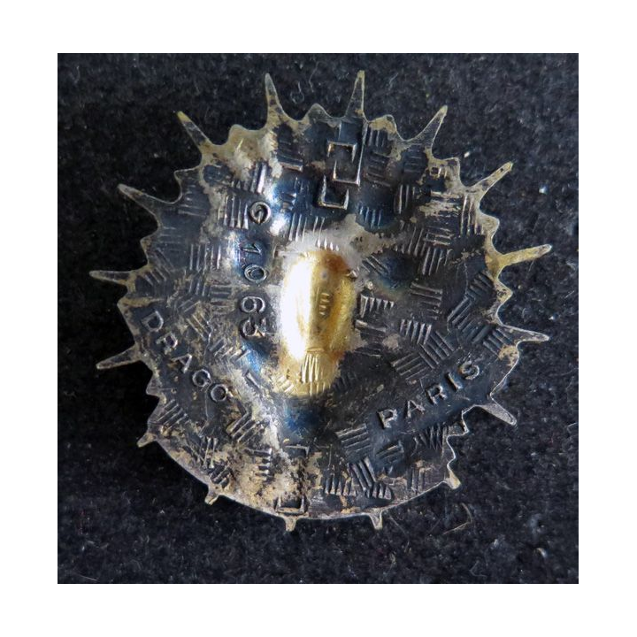 2° RC : insigne métallique du 2° régiment de cuirassiers de fabrication Drago Paris G. 1063 attache cassée