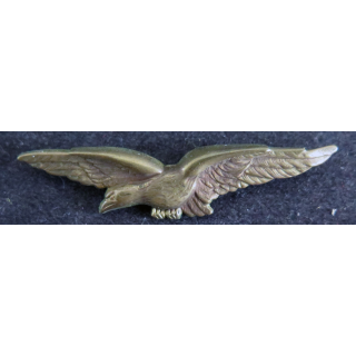 AIR : insigne de calot de l’armée de l’Air gerfaut en métal bronzé embouti avec pattes de fixation