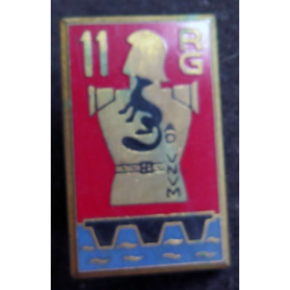 11° RG : insigne métallique du 11° régiment du Génie de fabrication Drago Paris G. 2151