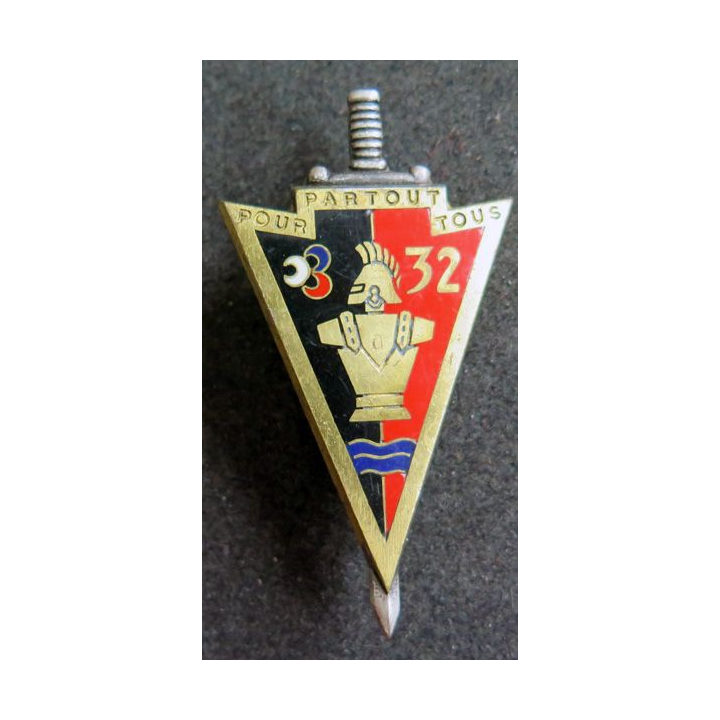 32° RG : insigne du 32° régiment du Génie de fabrication Drago Paris G. 2134