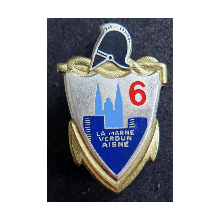 6° RG : insigne métallique du 6° régiment du Génie de fabrication Drago Paris H. 213 dos guilloché argenté