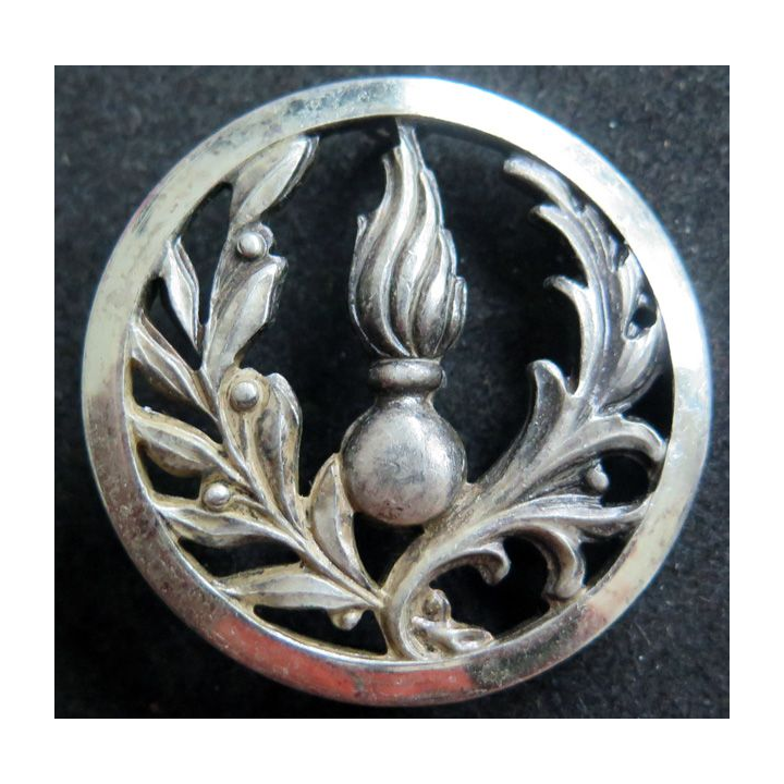 insigne de béret du commissariat argenté fabrication Beraudy-Vaure