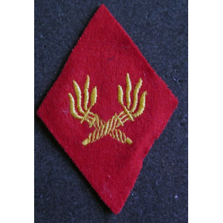 LOSANGE DE BRAS MODÈLE 45 :  modèle troupe du Service des essences des armées SEA fil jaune