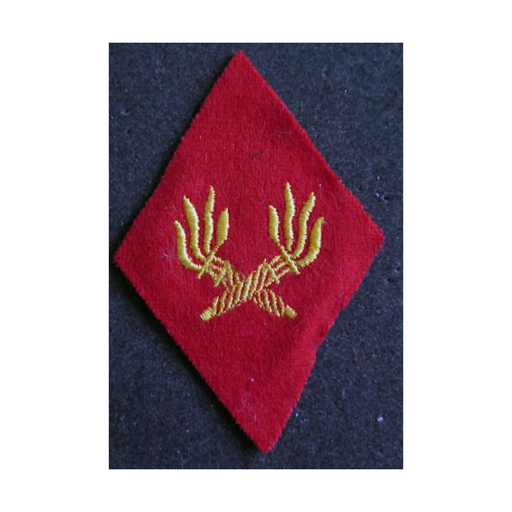 LOSANGE DE BRAS MODÈLE 45 :  modèle troupe du Service des essences des armées SEA fil jaune