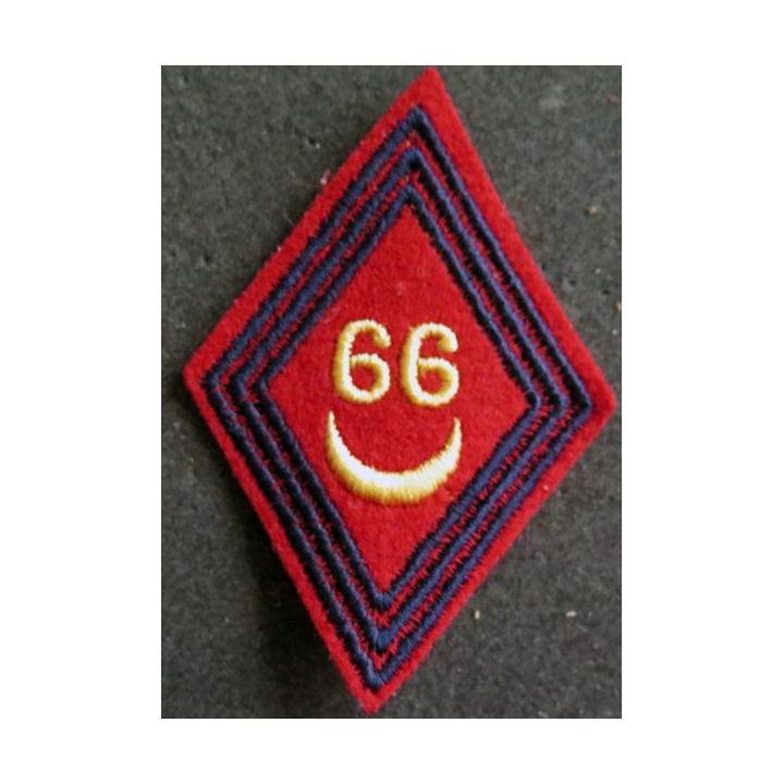 LOSANGE DE BRAS MODÈLE 45 : Ecusson troupe du 66° régiment d'artillerie cadre avec croissant