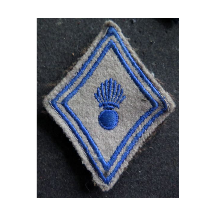 LOSANGE DE BRAS MODÈLE 45 : régiment du matériel troupe avec crochet sur tissu kaki