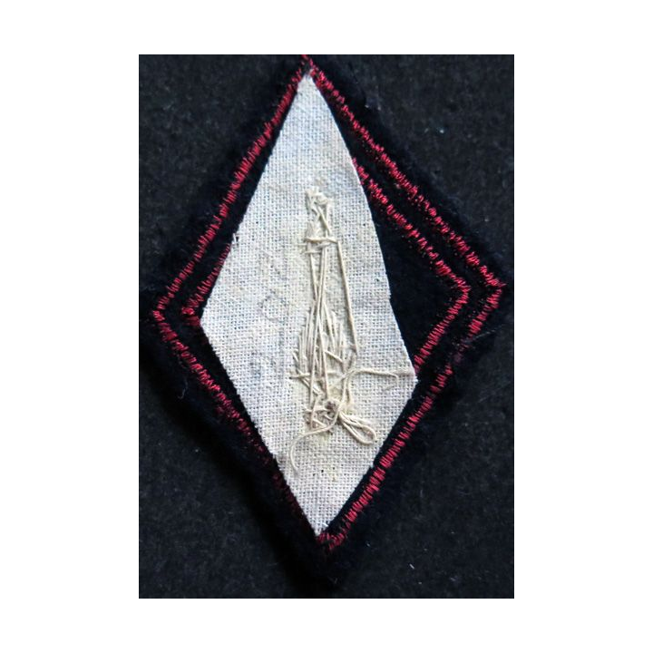 LOSANGE DE BRAS MODÈLE 45 : 1°  régiment d'infanterie cadre en cannetille chiffre et grenade