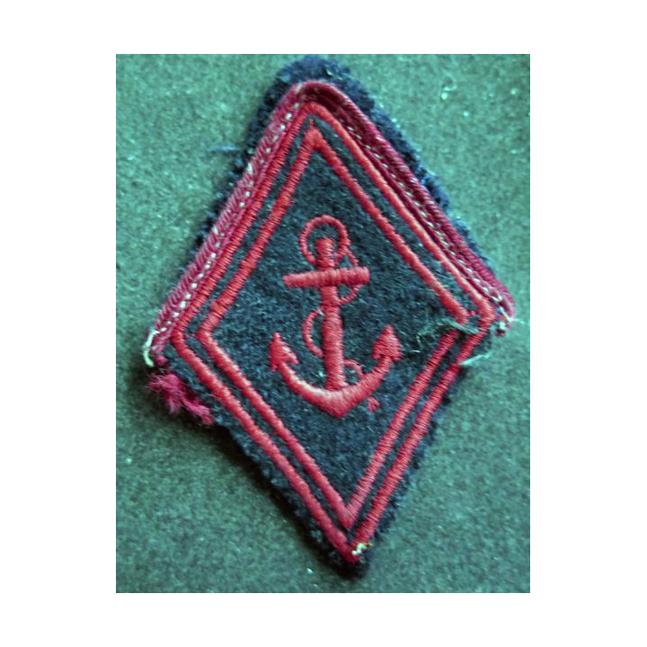 LOSANGE DE BRAS MODÈLE 45 :  régiment d'infanterie de Marine troupe engagé avec liseré rouge supérieur