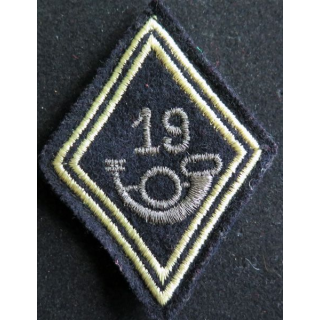 LOSANGE DE BRAS MODÈLE 45 : 19° Régiment de chasseurs alpins cadre en fil argent et crochets