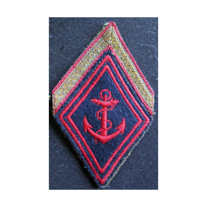 LOSANGE DE BRAS MODÈLE 45 : sergent des troupes d'infanterie de marine sur tissu kaki