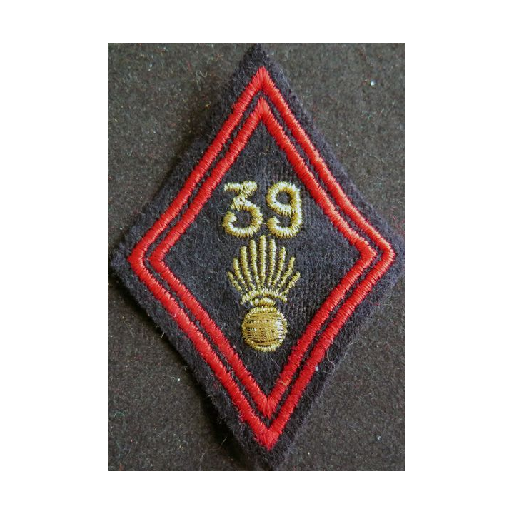 LOSANGE DE BRAS MODÈLE 45 : 39° Régiment d'infanterie cadre