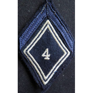 losange de bras modèle 45  : 1° Classe du 4° régiment de dragons doublé sur tissu noir