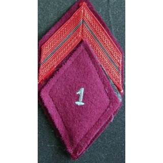 LOSANGE DE BRAS MODÈLE 45 : Caporal appelé du 1° régiment médical