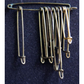 MILITARIA : lot de 10 épingles en laiton de dimensions variées 