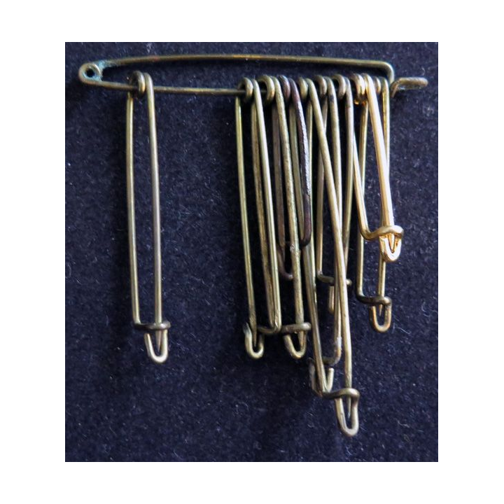 MILITARIA : lot de 10 épingles en laiton de dimensions variées 