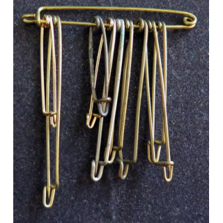 MILITARIA : lot de 10 épingles en laiton de dimensions variées